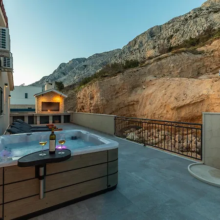 Hills Luxury Penthouse 229 M2, Panoramic Wrap Terrace, Jacuzzi,bbq 아파트 미미체