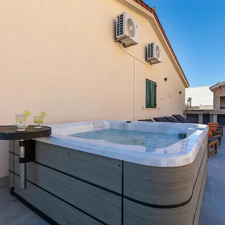 Hills Luxury Penthouse 229 M2, Panoramic Wrap Terrace, Jacuzzi,bbq 아파트 미미체
