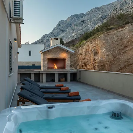 Hills Luxury Penthouse 229 M2, Panoramic Wrap Terrace, Jacuzzi,bbq Апартаменти