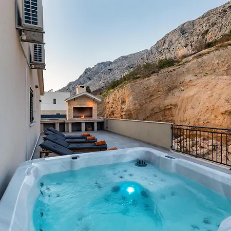 Hills Luxury Penthouse 229 M2, Panoramic Wrap Terrace, Jacuzzi,bbq Apartment