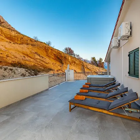 Hills Luxury Penthouse 229 M2, Panoramic Wrap Terrace, Jacuzzi,bbq Apartment Mimice