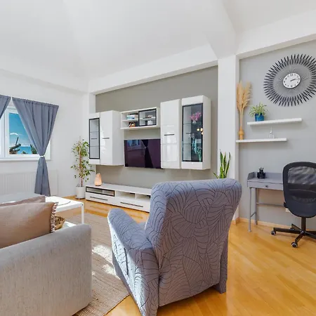 Apartment Hills Luxury Penthouse 229 M2, Panoramic Wrap Terrace, Jacuzzi,bbq