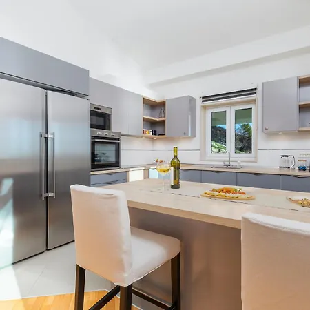 Апартаменти Hills Luxury Penthouse 229 M2, Panoramic Wrap Terrace, Jacuzzi,bbq Міміце