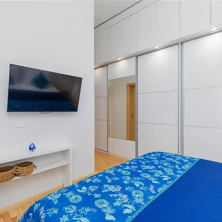 Apartment Hills Luxury Penthouse 229 M2, Panoramic Wrap Terrace, Jacuzzi,bbq *