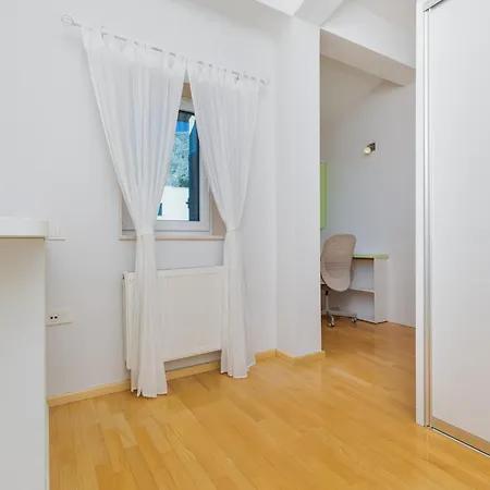 Апартаменти Hills Luxury Penthouse 229 M2, Panoramic Wrap Terrace, Jacuzzi,bbq Міміце