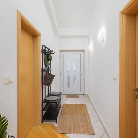 아파트 Hills Luxury Penthouse 229 M2, Panoramic Wrap Terrace, Jacuzzi,bbq 미미체